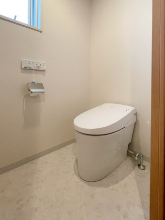 ムダのないシンプルで落ち着いた雰囲気のトイレに ムダのないシンプルで落ち着いた雰囲気のトイレに